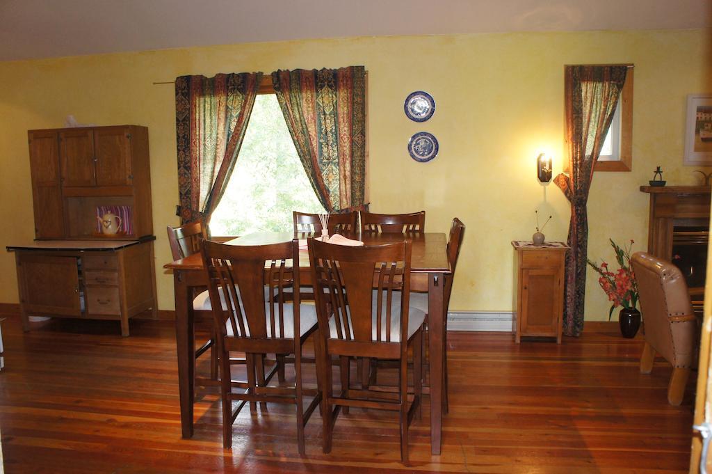 Fairmont Mountain Bungalows Fairmont Hot Springs Room photo